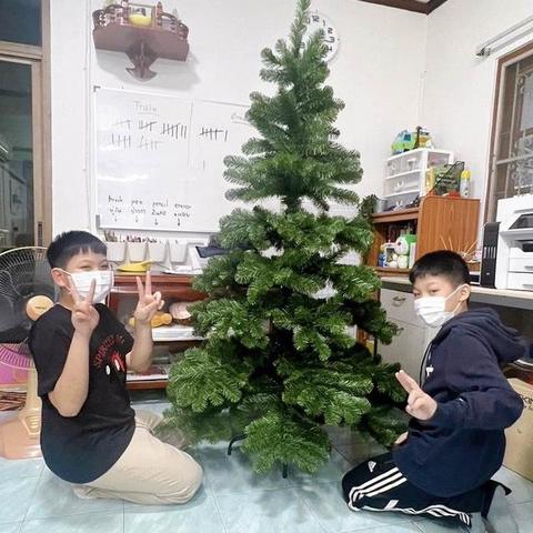 ช่วยครูตั้งต้นคริสต์มาส 🎄