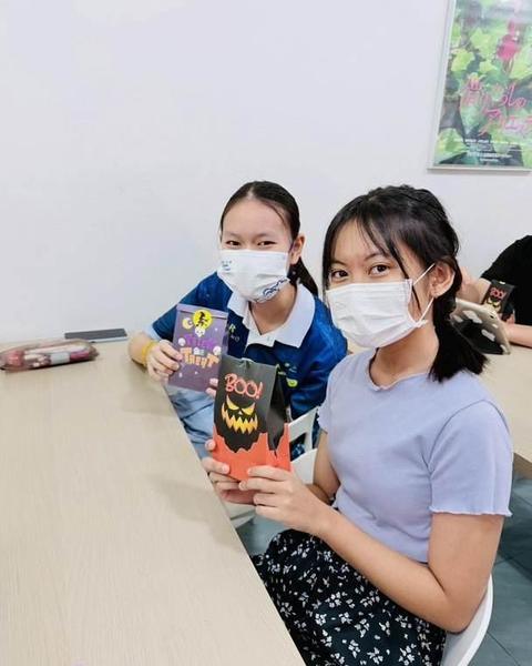 ขนม Halloween เต็มตะกร้า 🍬