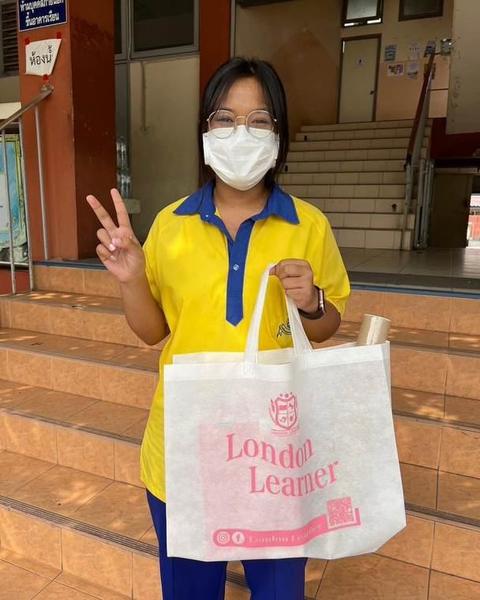 ส่งความสุขถึงหน้าโรงเรียน