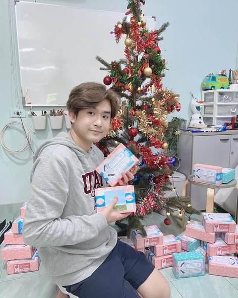 ครูอู๋กับภารกิจห่อของขวัญ 🎁